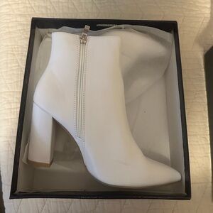 Women’s Size US 9 EU 40 White Heeled Leather Boot